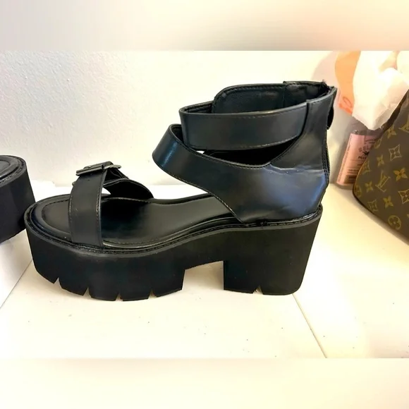 Buckle Flat-forms Wedge Sandals, Black Size 40(8) - Picture 6 of 8